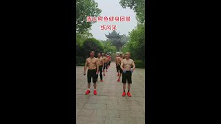 这音乐老带劲了#户外健身#爬行健身#核心力量训练