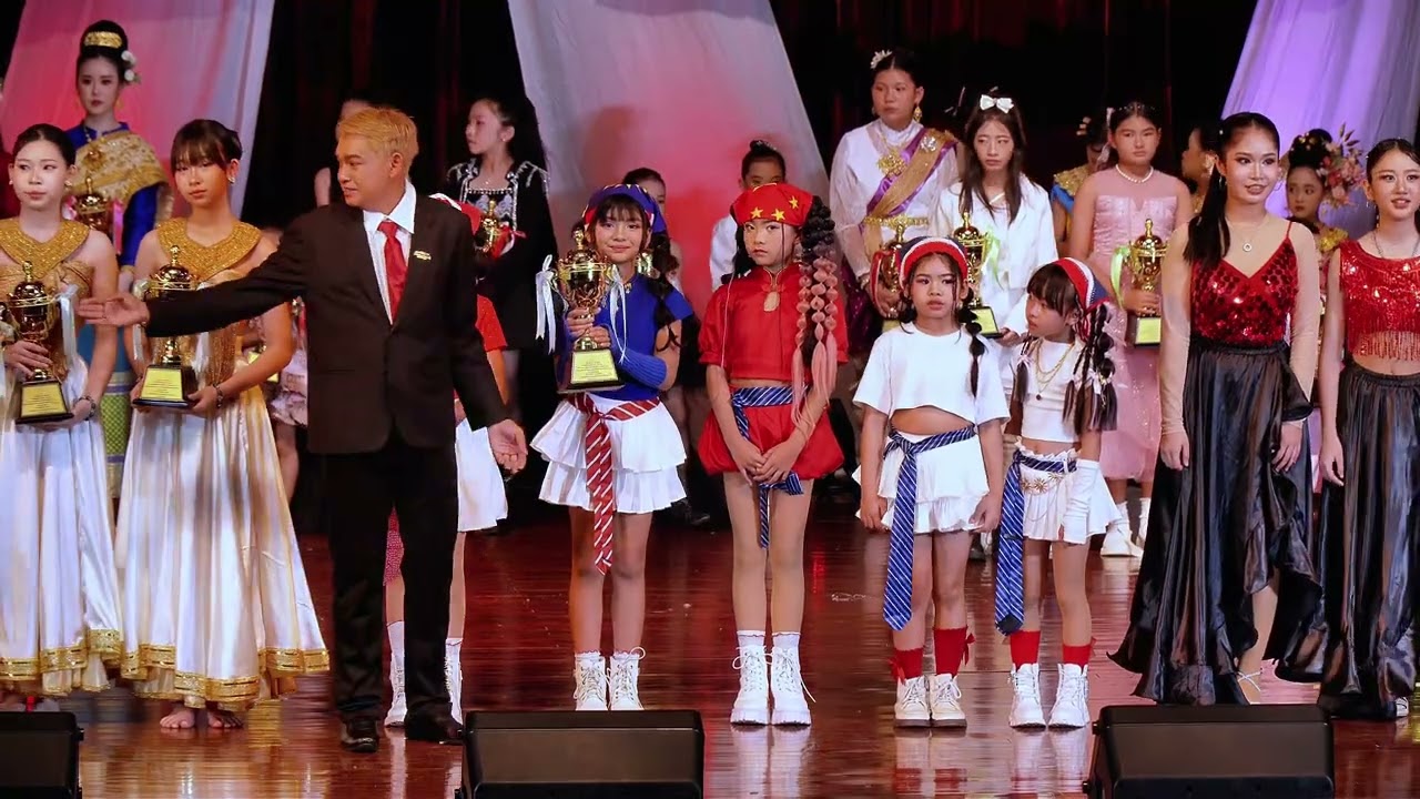 VDO ช่วงรับรางวัล และถ่ายภาพกลุ่มร่วมกัน งานแลกเปลี่ยนศิลปะวัฒนธรรมจีน–ไทย นานาชาติ 2026