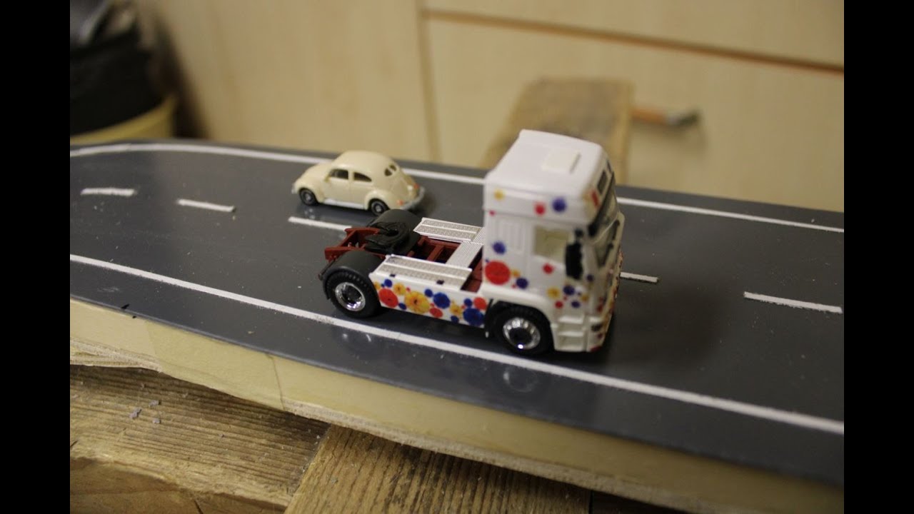 Straße mit Antrieb für Modellautos im Maßstab 1:87 (H0)