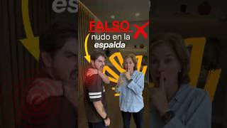 ¿Un falso nudo en la espalda?!?