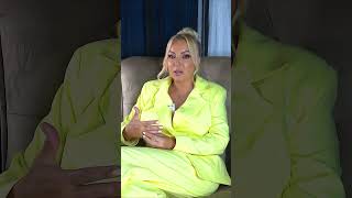 Videla je da ne noze da drzi haljinu koliko je vetar dizao! Ivana Selakov: Samo se okrenula i rekla Videla je da ne noze da drzi haljinu koliko je vetar dizao! Ivana Selakov: Samo se okrenula i rekla