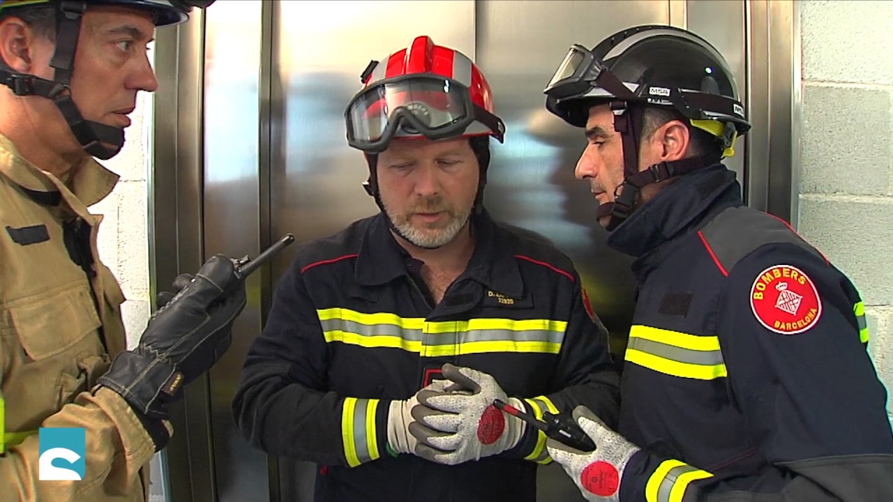 Rescat ascensor electromecànic cabina entre plantes