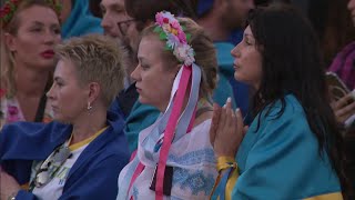 Hundreds in Hallandale Beach rally in support of Ukraine