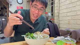 New Yorker Eats Excellent Bún bò Huế in Hanoi