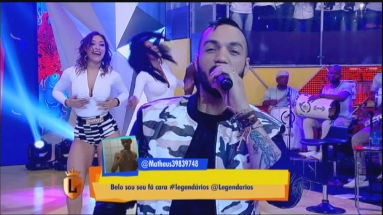 Belo embala plateia do Legendários com "Derê"