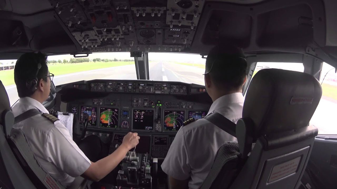 Посадка Боинга 737 вид из кабины
