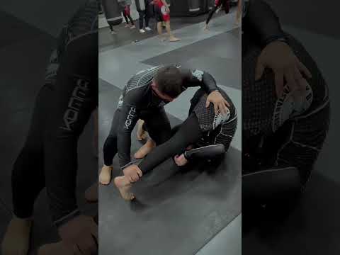 Rolling with one of our blackbelts. It’s always a fun challenge. #bjj #fitness #wrestle #jiujitsu