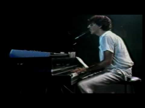 [HD] 13 Charly Garcia-  Yo no quiero volverme tan loco- Luna Park 1983