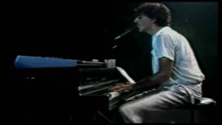 [HD] 13 Charly Garcia-  Yo no quiero volverme tan loco- Luna Park 1983