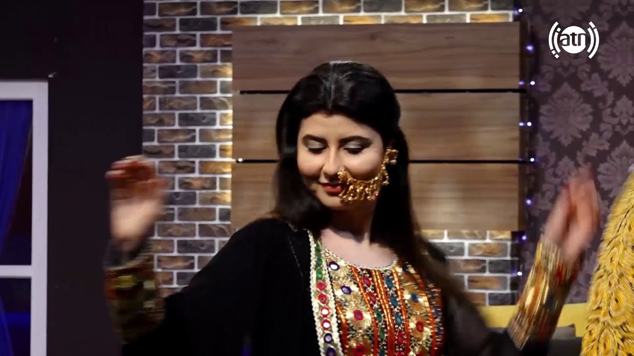 بندار له نجیبی سره - بازی عکس ها و اجرای اتن زیبا از نجیبه فیض / Atan with Najiba Faiz