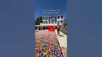 أكبر مسبح في العالم مليان بالكور The World Biggest Swimming Pool Filled With Balls 