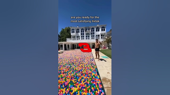 أكبر مسبح في العالم مليان بالكور | The world biggest swimming pool filled with balls !