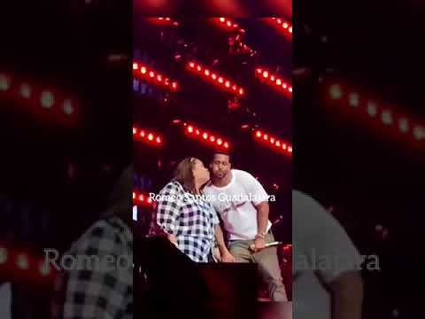 Romeo santos obliga a fans a tocarle el pene 2018