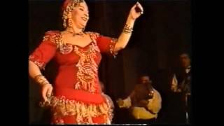 EGYPTIAN BELLYDANCE SUHEIR ZAKI PART 2  MAWAL AND BALADY WITH SANGER SAMI 1991 Resimi