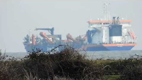 VOX AMALIA WORKING AS THE WORLDS LARGEST CONTAINER VESSEL DEPARTS FELIXSTOWE   SD 480p