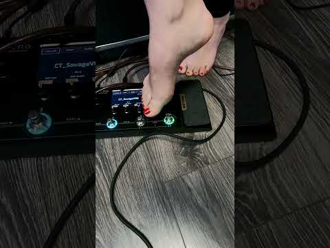 Barefoot choosing guitar tone on processor