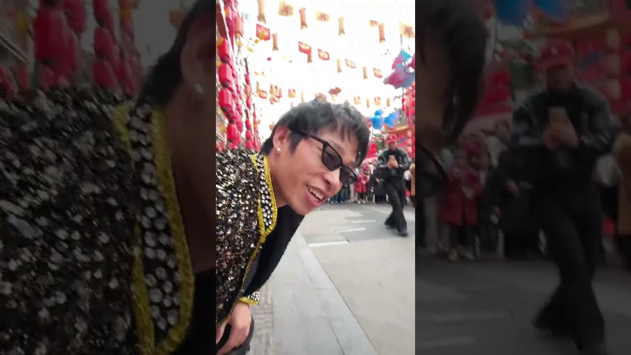 We met by chance while celebrating the Lantern Festival with my daughter#Snake Boy jumped