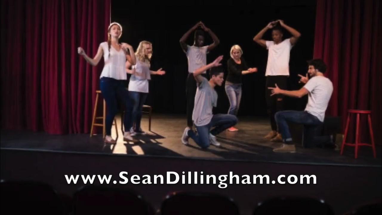 Act to stage. Один актер на сцене. Пустая сцена театра. Act to stage. Девушка на сцене театра.