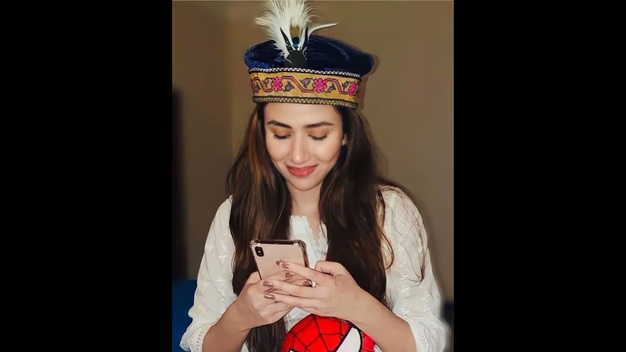 Pakistani Actresses Wearing Traditional Statement Jewelry