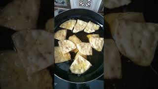 Some home made namkeens @work
Homemade always keeps family together.
Keeps family healthy.
#homesnacks
#lovecooking
#Momfor30years Some home made namkeens @work