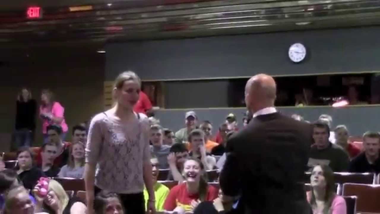 Leading Authority Hypnosis Expert Stuns Crowd!