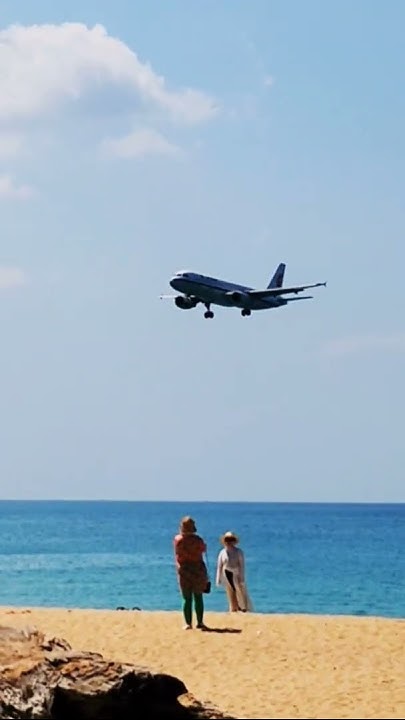 Самолет над пляжем / plane over the beach. #shorts - YouTube