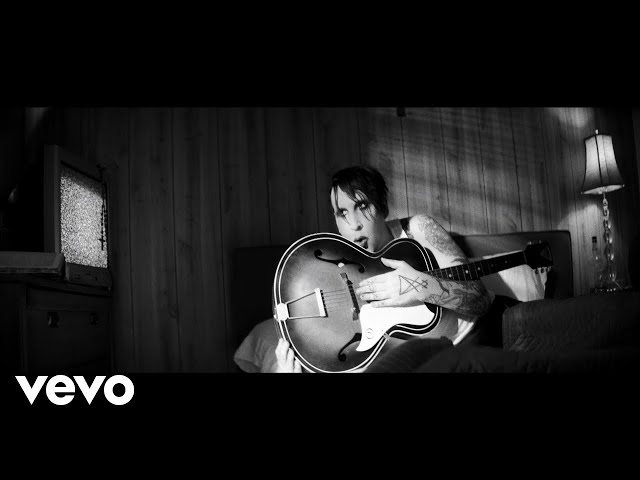 MARILYN MANSON - GOD'S GONNA CUT YOU DOWN