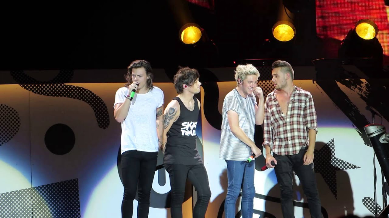 One Direction - What Makes You Beautiful clip - Minneapolis