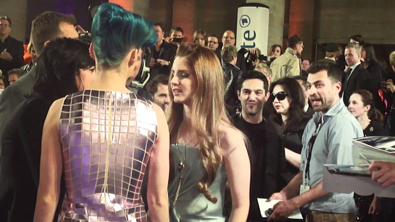 Lana Del Rey x Katy Perry meeting Echo Awards 2012 [HD] - YouTube