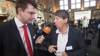 Lutz van der Horst erklärt Barbara Hendricks