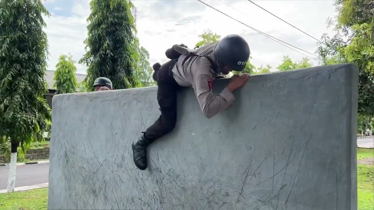 Melintasi Semua Halangan & Rintangan.