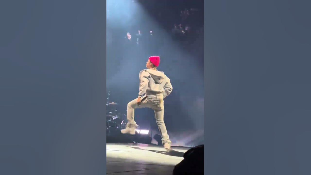 Justin Bieber dancing to his new song Daisies 😂🤭 #shorts #justinbieber #haileybieber #selenagomez