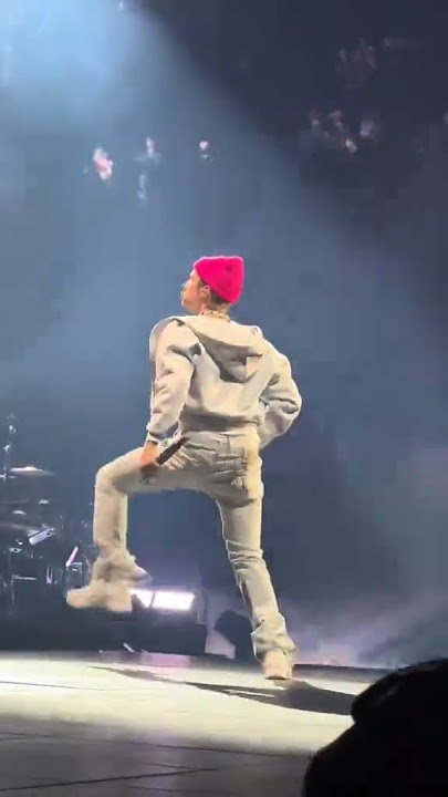 Justin Bieber dancing to his new song Daisies 😂🤭 #shorts #justinbieber #haileybieber #selenagomez