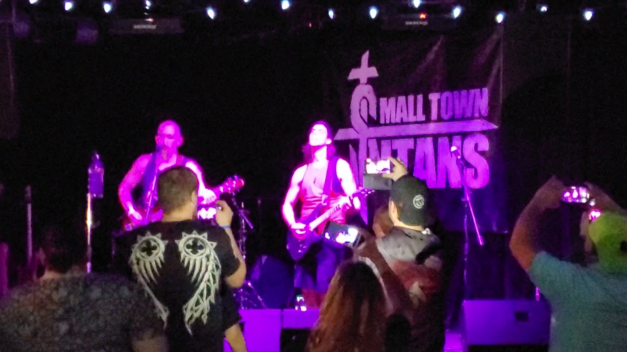 Small Town Titans You're a Mean One, Mr. Grinch live Growlers Bar Memphis Tennessee 12/1/19