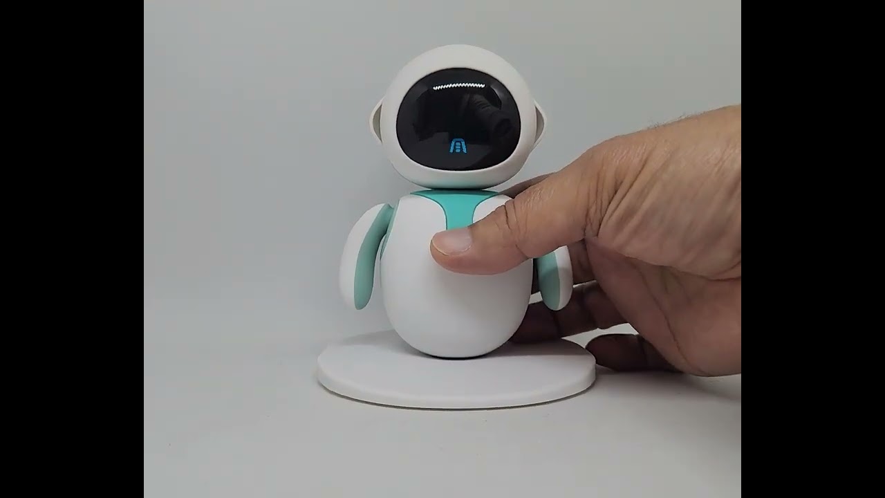 ネットともスマホとも連携しない“癒し系ロボット”「Eilik」を衝動買い