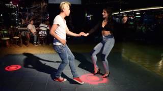 CLASES DE BACHATA GRATIS CON AXEL ANTEZANA