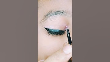 Create winged Eyeliner in 10 second 😻 #shorts