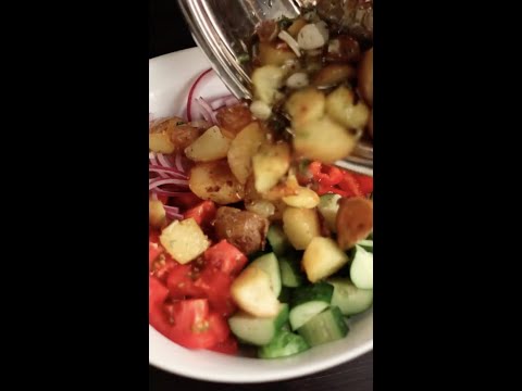 Просто чудо какой вкусный, картофельный теплый салат!