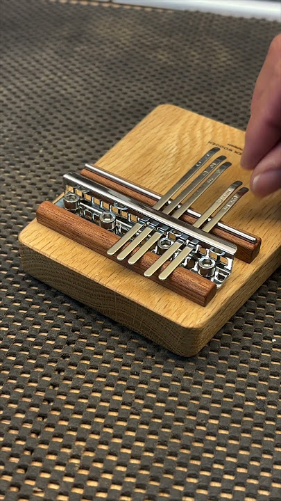 I handcrafted a 17-key mini kalimba with white oak wood. #kalimba #gift #diy