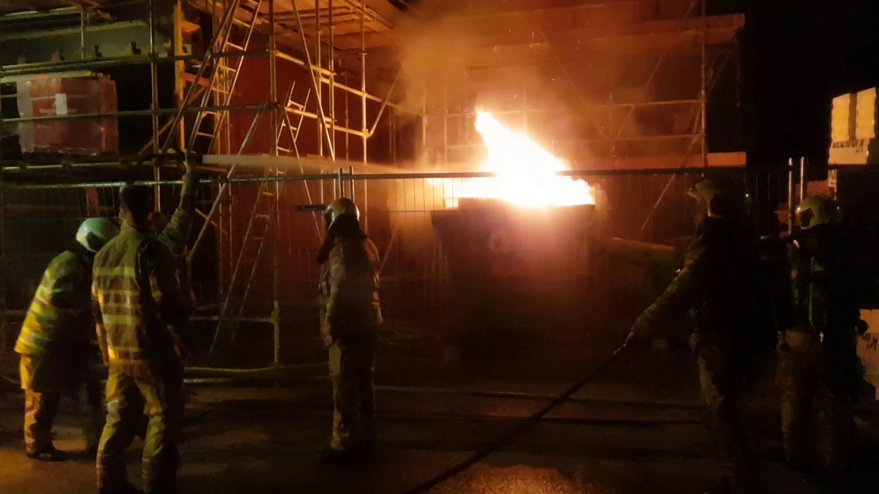 Bouwcontainer in brand 