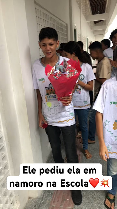 Pedido de namoro na escola! No Dia dos Namorados ❤️💥 #valentinesday #escola #pedidodenamoro