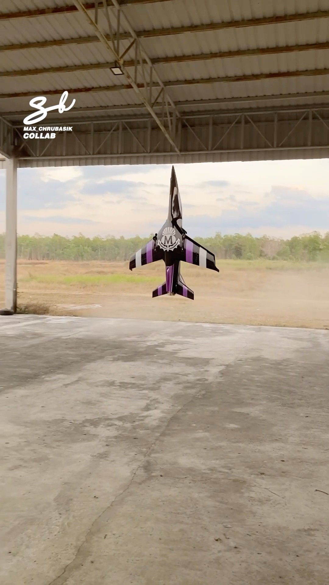 When your plane moonwalks in the air ? #rcplane #rc #planes