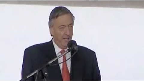 Néstor Kirchner a los militares "No tengo miedo, ni les tengo miedo"