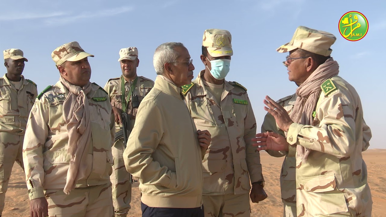 وزير الدفاع الوطني يشرف على تمارين عسكرية بقاعدة لمرية