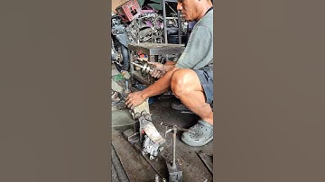 Simple Mechanic Trick for Crankshaft Assembly!#CrankshaftAssembly #MechanicSkills #EngineBuild