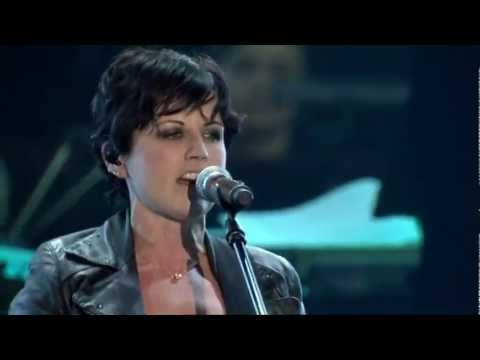 Dolores O'Riordan & Sinfonia Varsovia — "Zombie" (orch. & cond. Adam Sztaba)