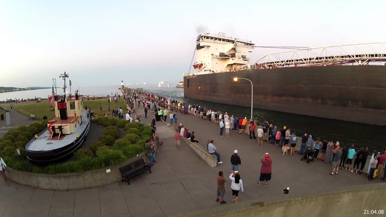 5 коротких, ОПАСНО, American Century не был доволен парусником в канале!