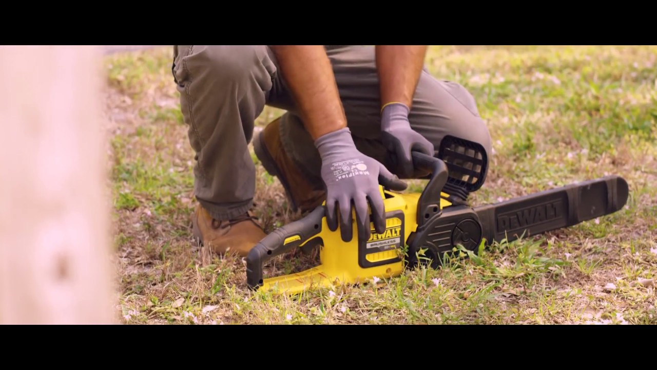 DEWALT annonce la toute première huile de scie à chaîne