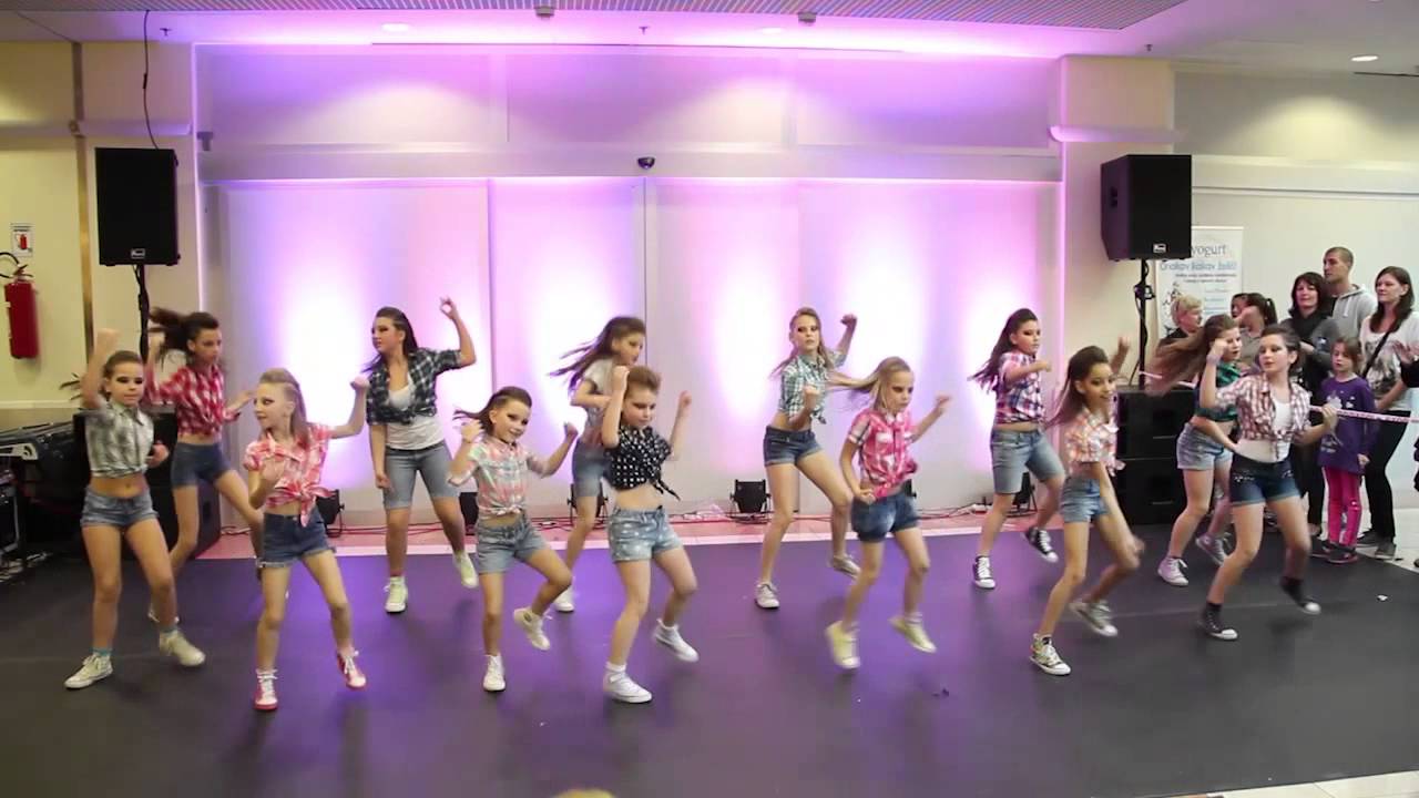 Uptown Funk Easy Kids Dance Fitness Warming Up Zumba Choreography - Youtube Just Dance Kids Kids Dance Baby Dance Songs