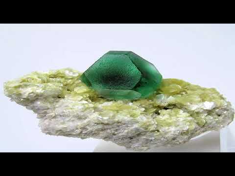 Video: Pietra Fluorite: Origine, Distribuzione E Proprietà